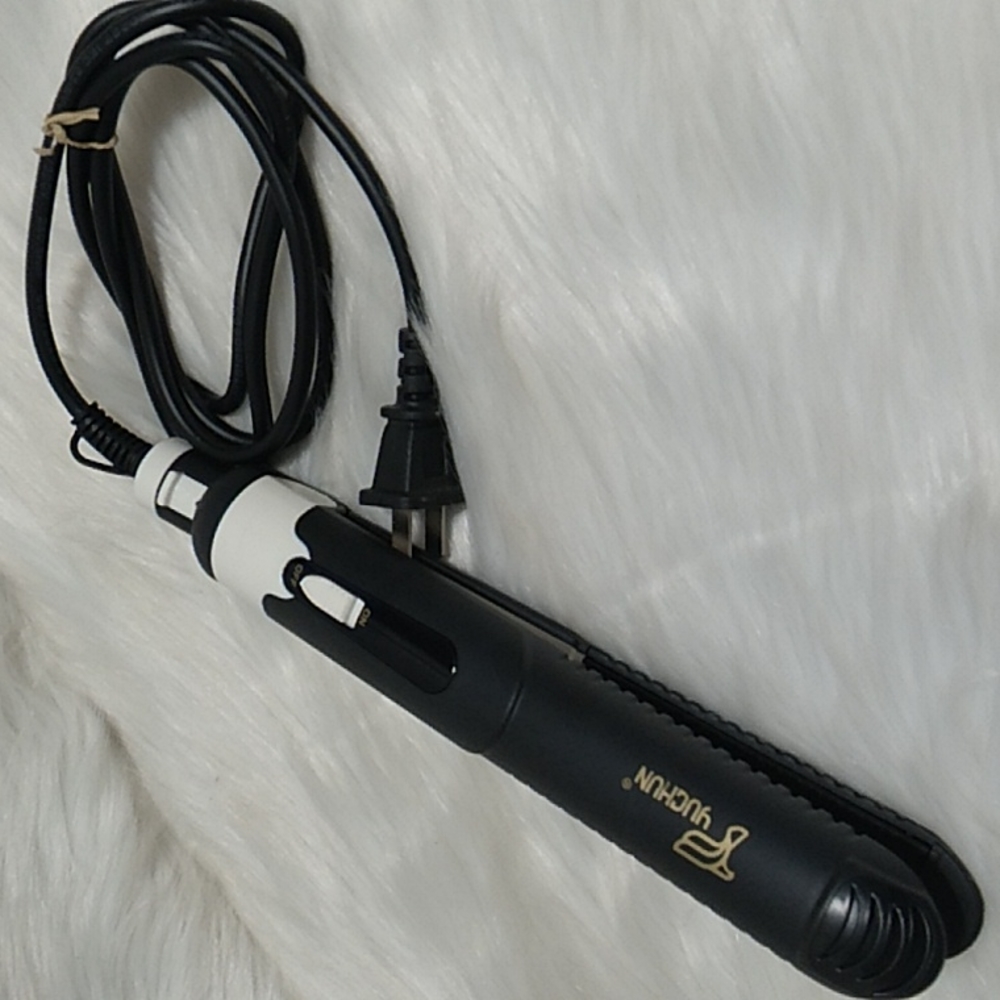 SALE! Yuchun Hair Straightener Gently Used